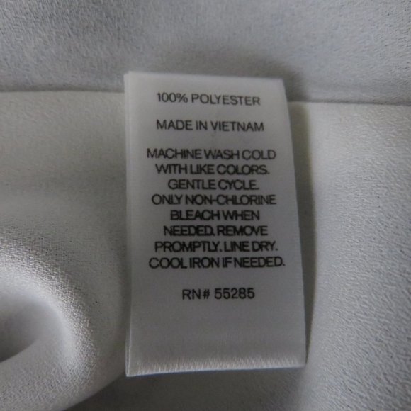 Express* Women's Sleeveless V-Neck Curved Hem Cross Pattern Back Blouse ~Size SP - Picture 5 of 9